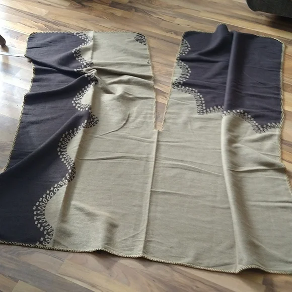 Western Reversible Shawl/Poncho - Picture 8 of 8